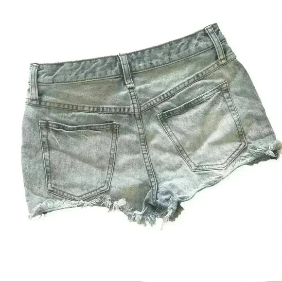 Free People Midrise Light Wash Button Fly Cheeky Denim Fray Jean Short Size 26 - Picture 2 of 13